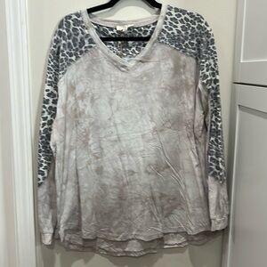 Women’s boutique blouse. Size Medium.